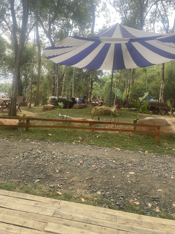 Nông trại du lịch Quả Điều Vàng