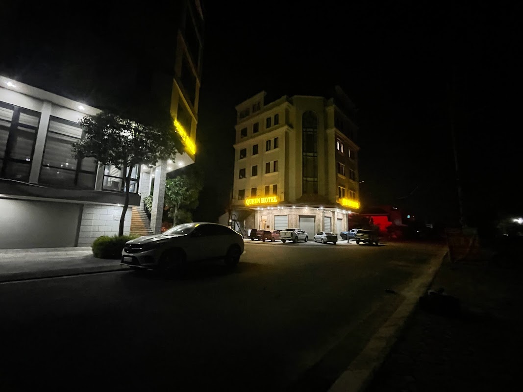 QUEEN HOTEL HOÀNG GIA
