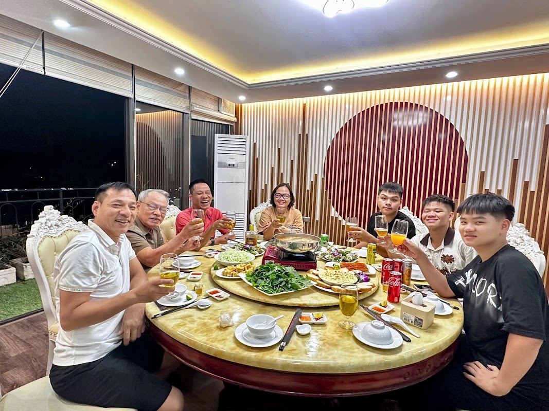 Nhà Hàng Cua Đỏ