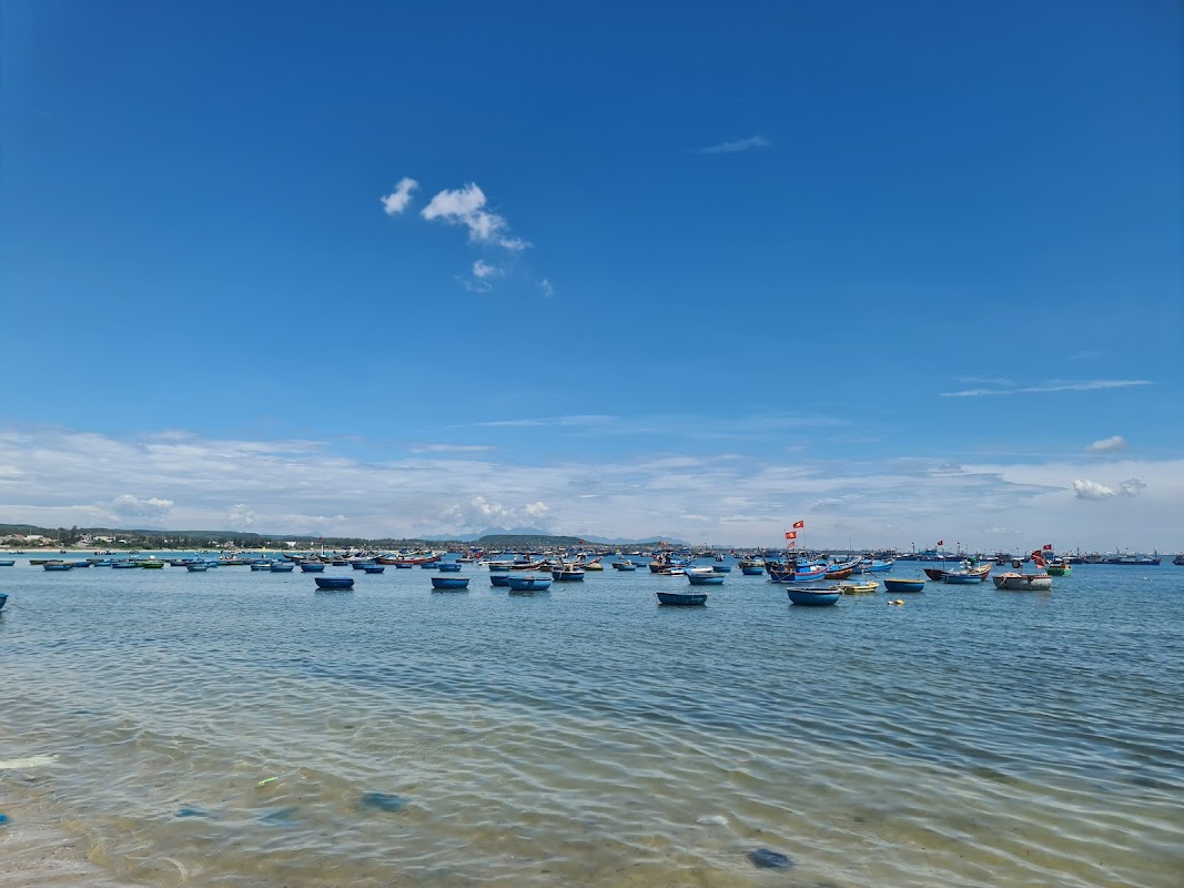 Bãi biển Làng Bình Châu