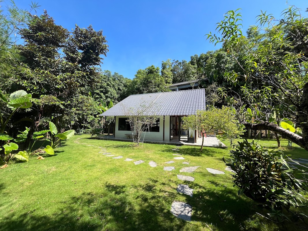 Lake House Ha Giang (Home stay and private tour)