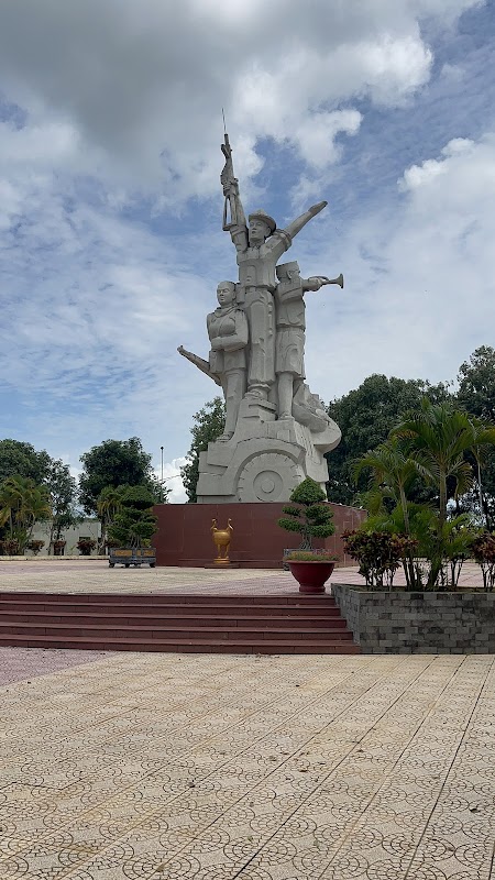 Tượng Ðài Chiến Thắng La Ngà