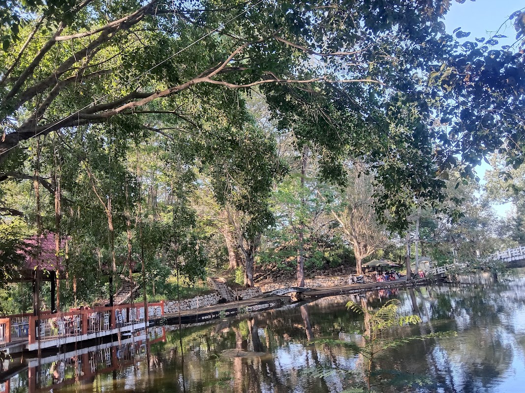 Khu di tích Núi Đất