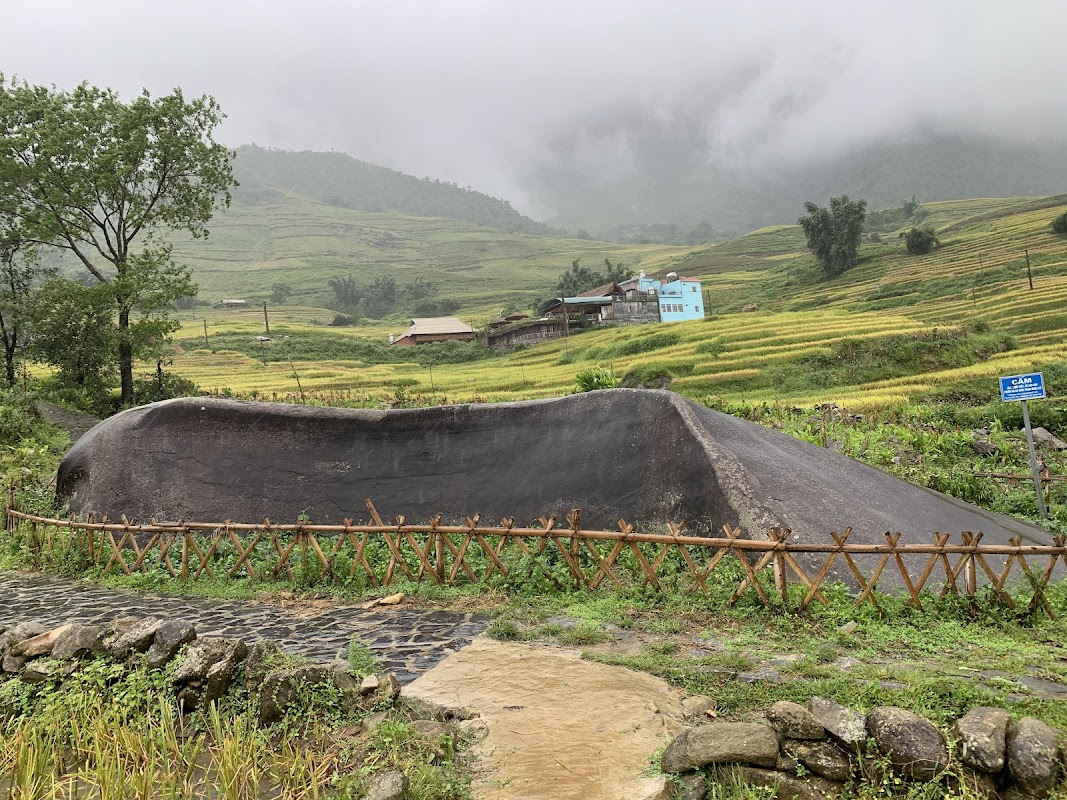 Bãi Đá Cổ Sa Pa