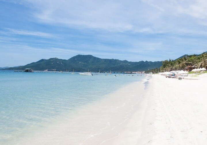 Bãi Biển Quan Lạn