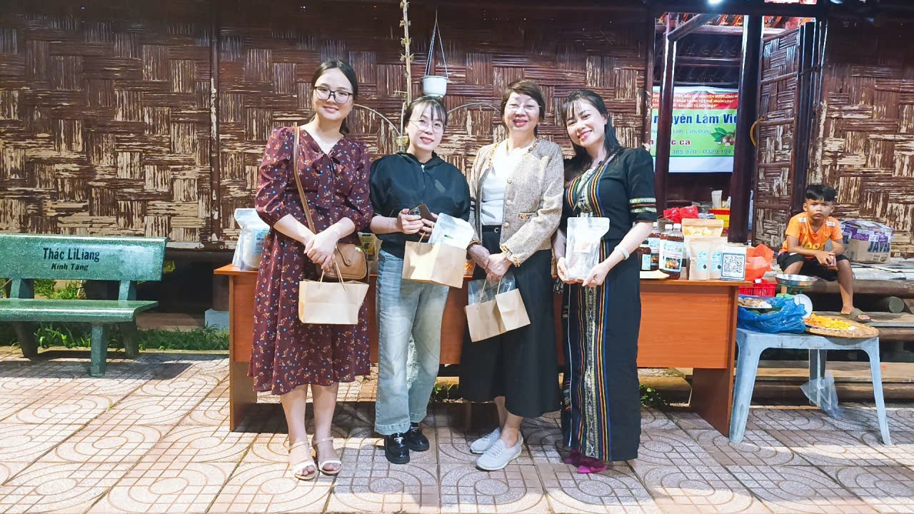 Làng truyền thống dân tộc Cơ Ho