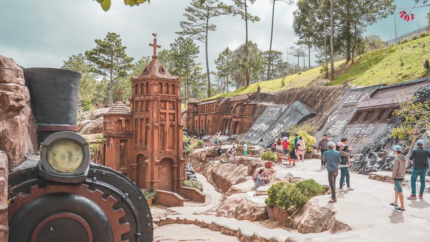 Đường Hầm Điêu Khắc