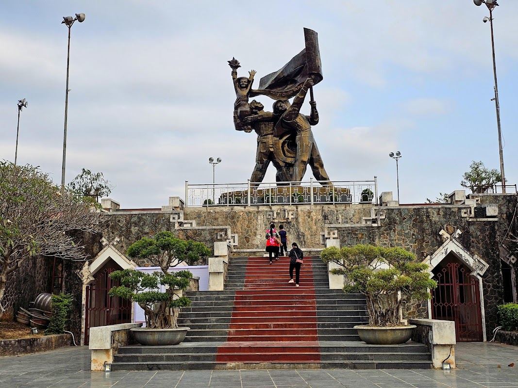 Tượng đài Chiến Thắng Điện Biên Phủ