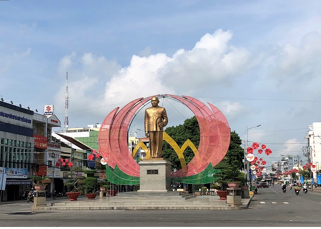 Tượng đài Tôn Đức Thắng